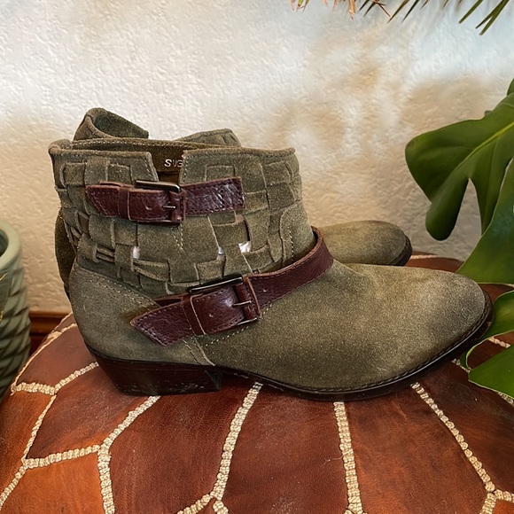 Green suede ankle boots - Picture 2 of 4